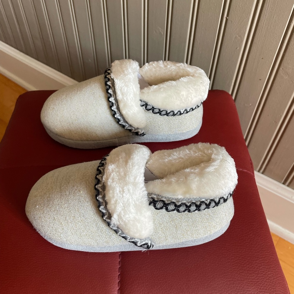 NWT BearPaw Remington Youth Small Slippers